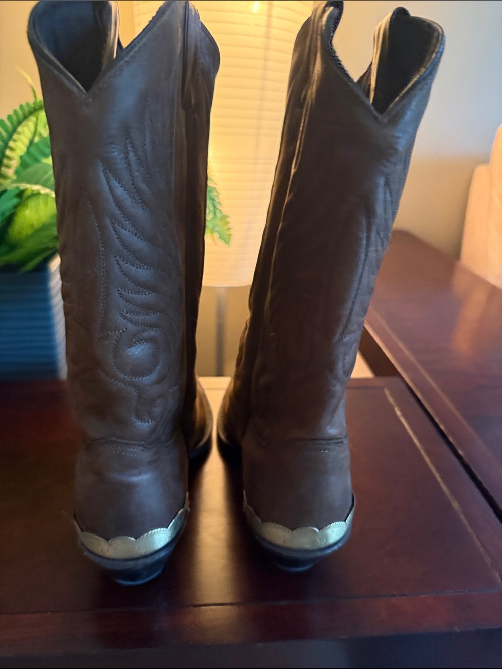 Classic Women’s Brown Leather Western Cowboy Boots - Picture 3 of 6